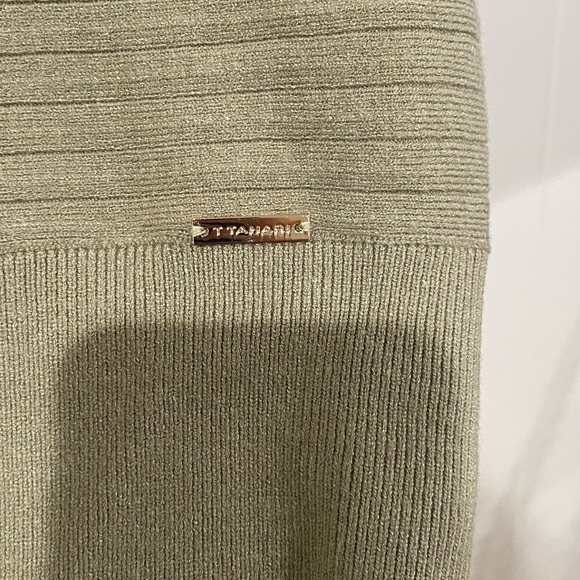 NWT TAHARI Domain Style Top - Picture 3 of 5